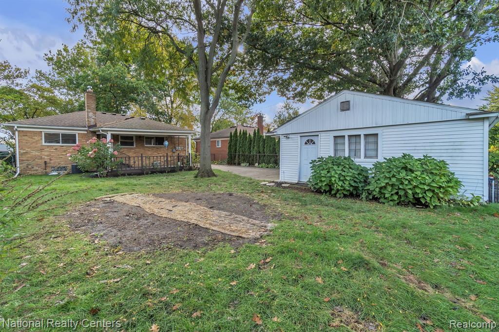 9001 E PERRIN Street, Livonia, MI 48150 — Photo 39
