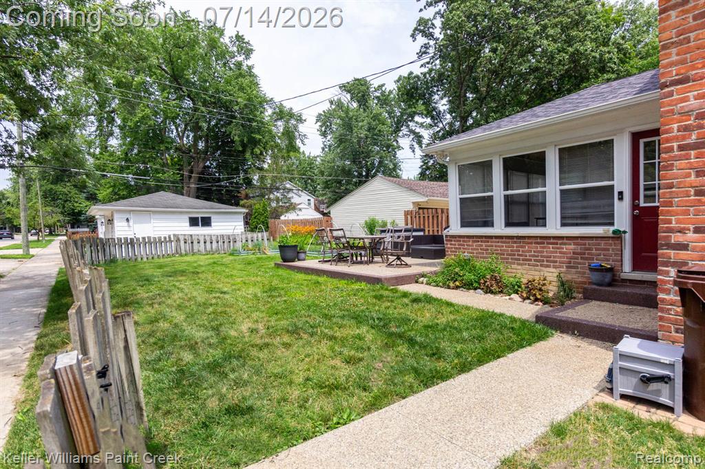 1466 Hampton Rd, Grosse Pointe Woods, MI 48236 — Photo 3