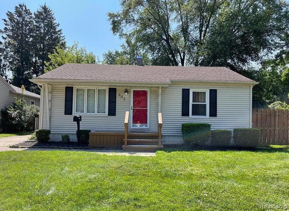 902 E WINDEMERE Avenue, Royal Oak, MI 48073 — front exterior