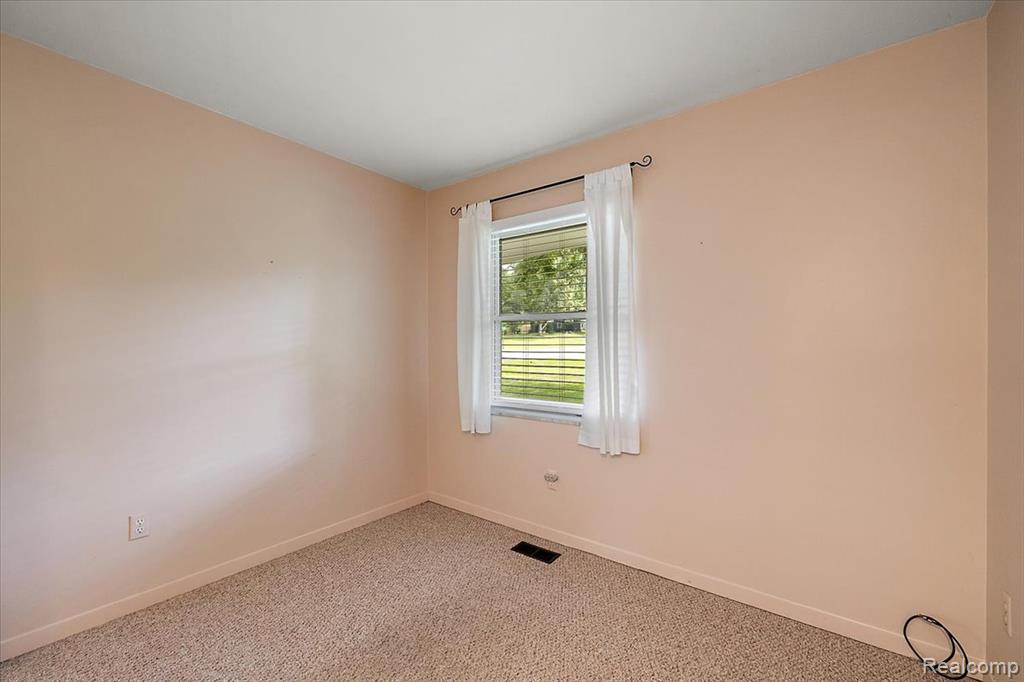 2947 SUN TERRACE Drive, Hartland, MI 48353 — Photo 29