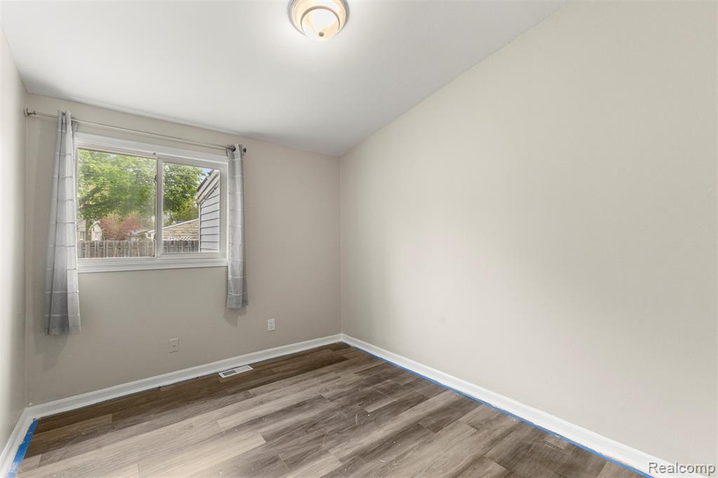 5367 Vivian Street, Dearborn Heights, MI 48125 — Photo 17
