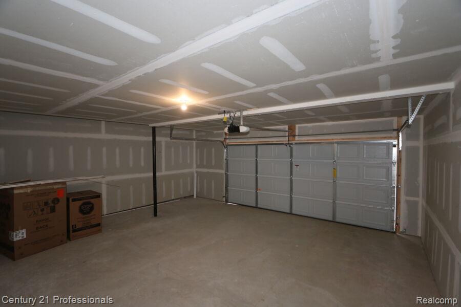 54407 Heron Circle, New Baltimore, MI 48047 — Photo 46