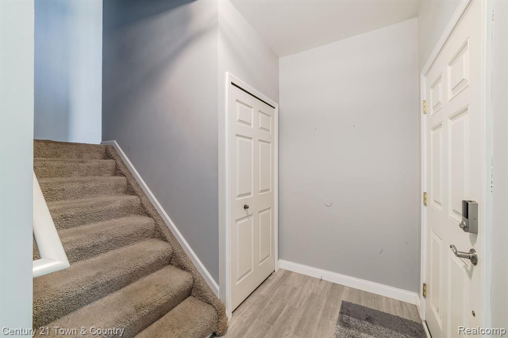 1032 SHIAWASSEE Circle, Howell, MI 48843 — Photo 9