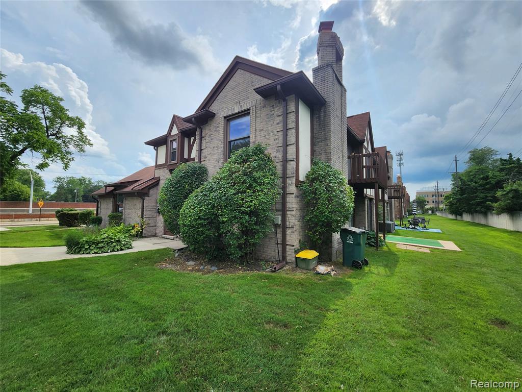 19400 W 11 Mile Road, Lathrup Village, MI 48076 — Photo 2