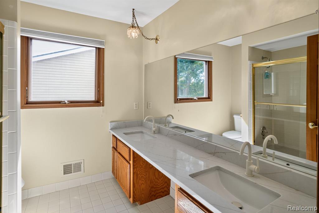 48342 Lake Valley Drive, Shelby Twp, MI 48317 — Photo 24