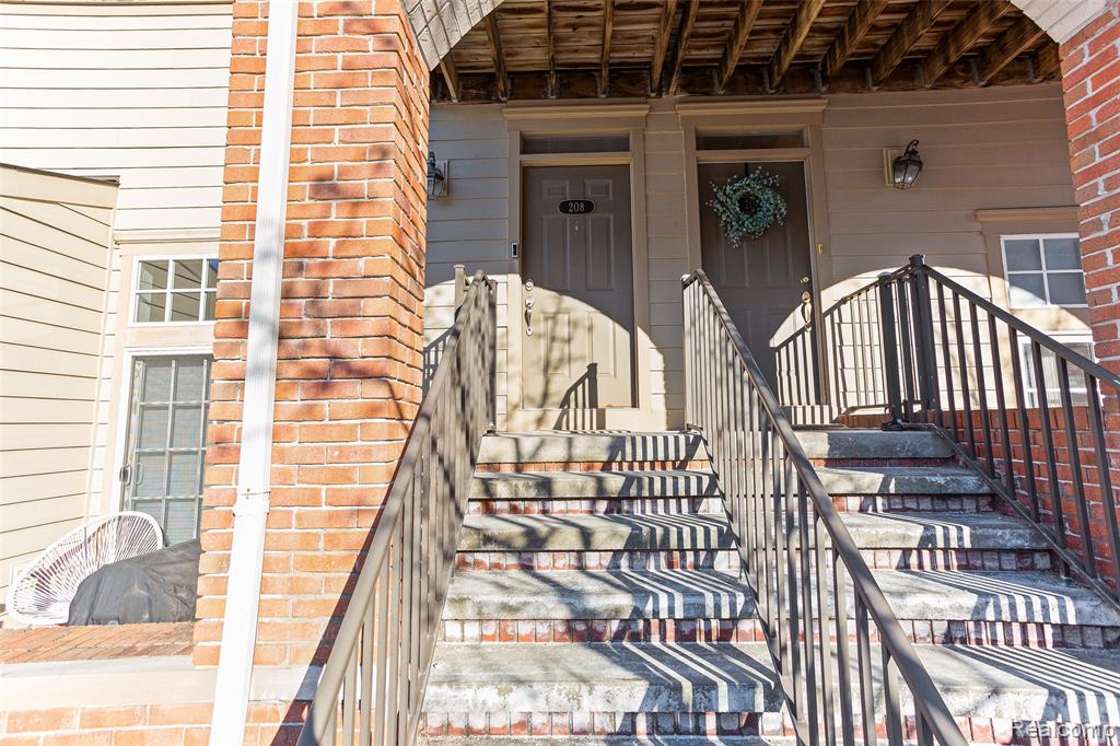 208 Amys Walk, Auburn Hills, MI 48326 — Photo 38