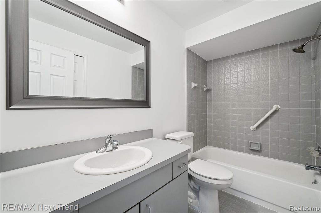 6641 HEARTHSIDE Court, West Bloomfield, MI — Photo 19