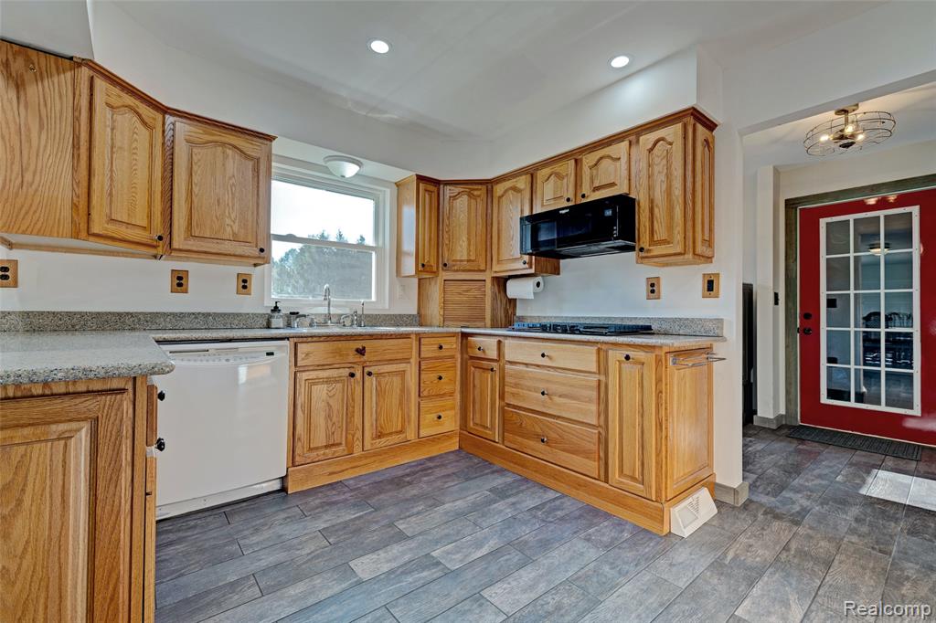 2290 Silver Fox Run, Holly, MI 48442 — Photo 17