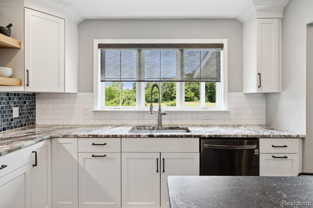 4711 Fenton Road, Hartland, MI 48353 — Photo 14