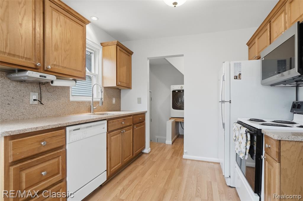 27359 Brettonwoods Street, Madison Heights, MI 48071 — Photo 8