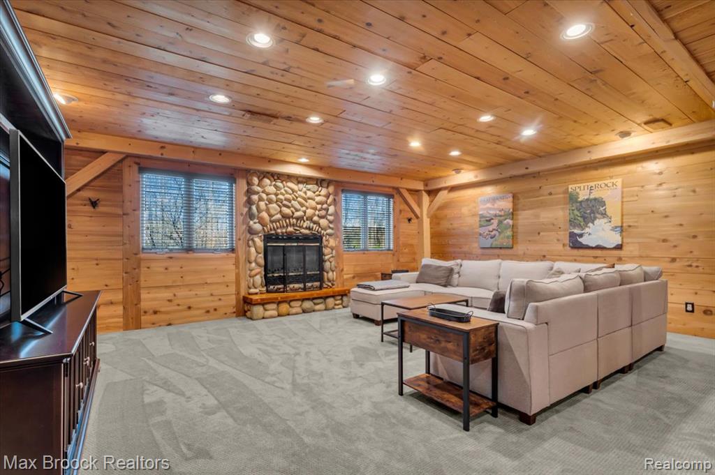 5970 Lynne Hollow Drive, Commerce Twp, MI 48382 — Photo 41