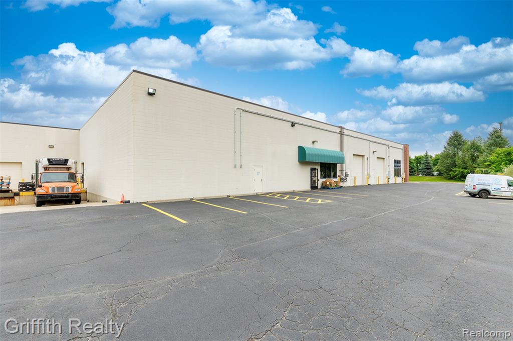 5864 Sterling Drive, Howell, MI 48843 — Photo 14