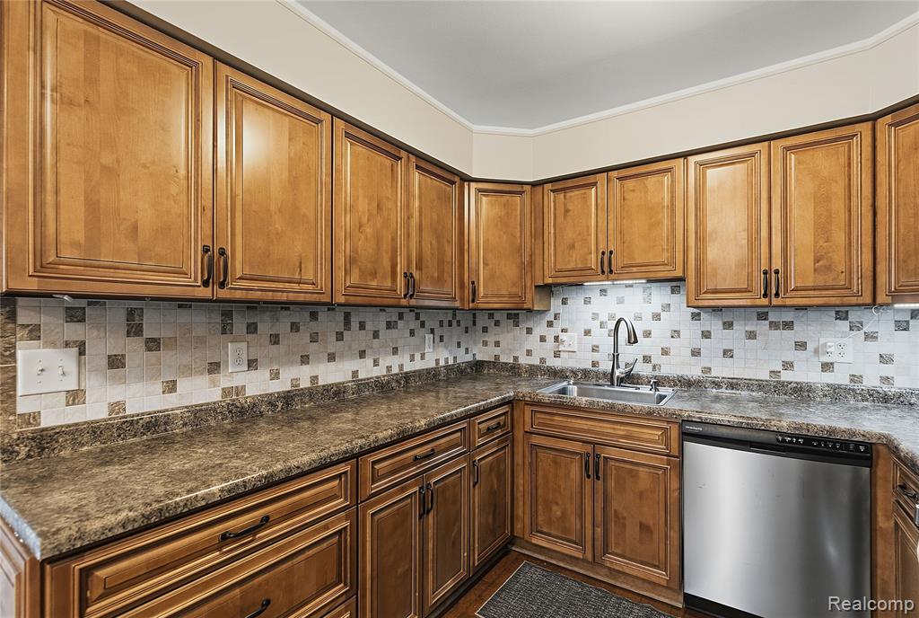 49990 Helfer Blvd, Wixom, MI 48393 — Photo 6