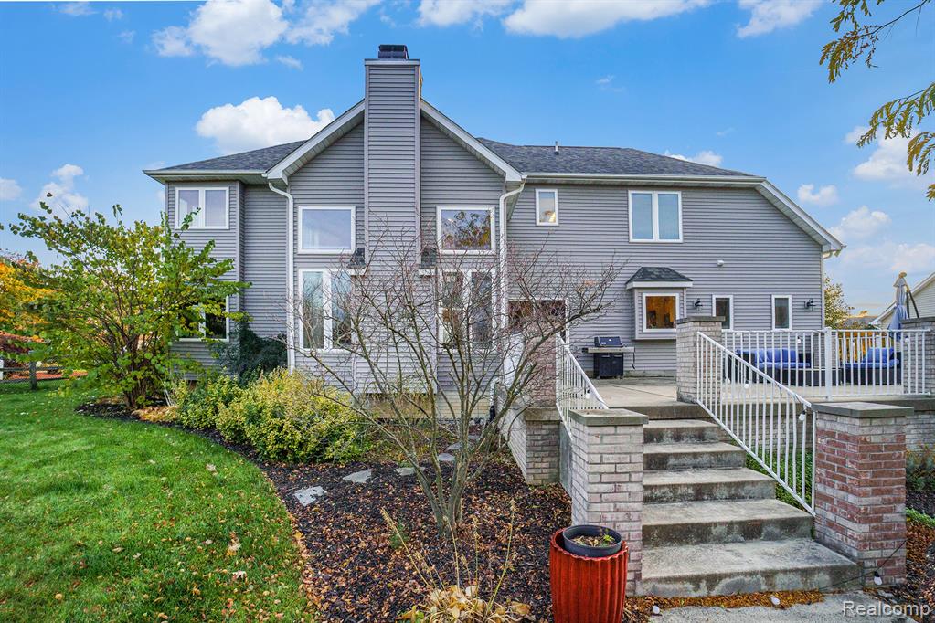 7469 Paradise Drive, Grand Blanc, MI 48439 — Photo 35