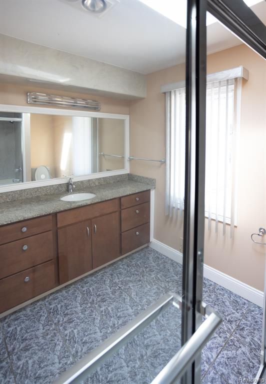 5881 NANEVA, West Bloomfield, MI — Photo 58