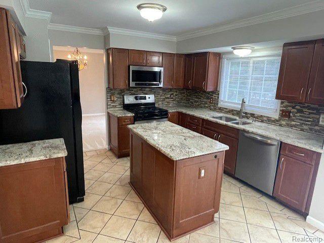 7411 MEADOWCREST, Orchard Lake Village, MI 48324 — Photo 5