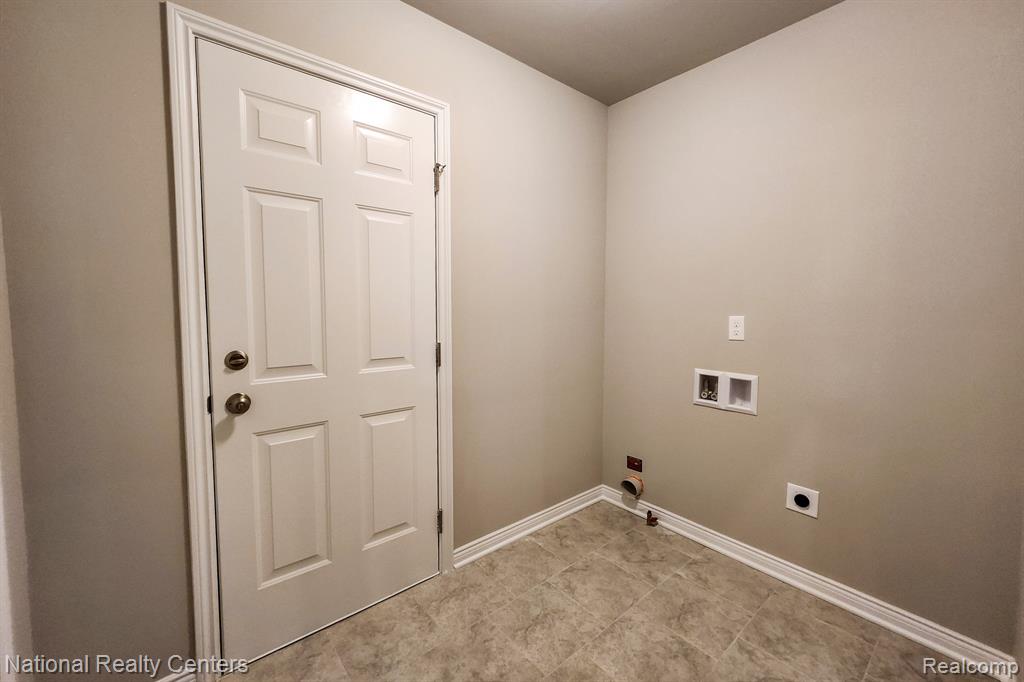 303 Devonshire Drive, 7, Lapeer, MI 48446 — Photo 20