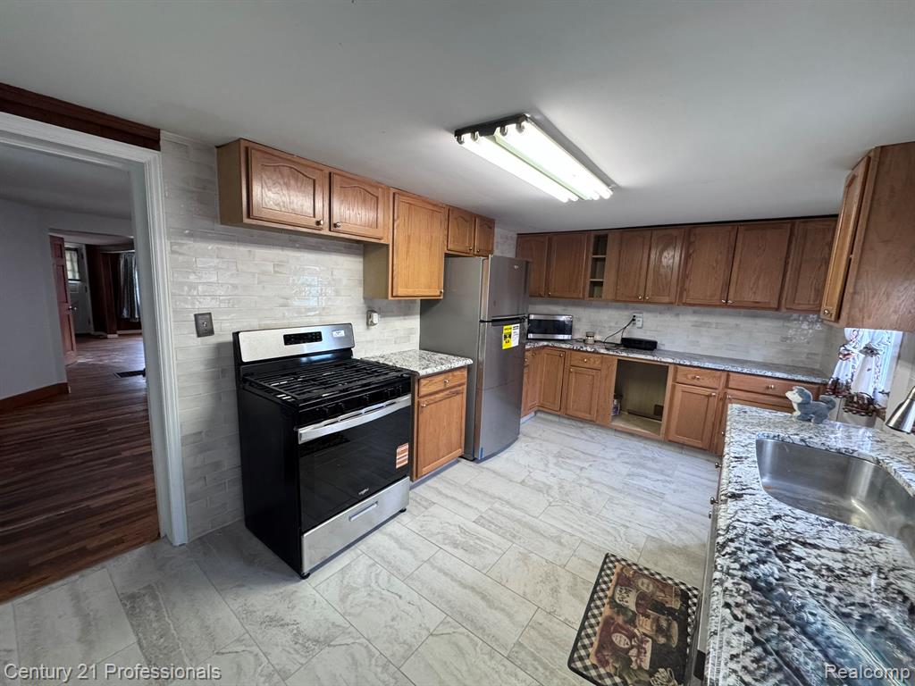 2021 W Rose Center Road, Holly, MI 48442 — Photo 20