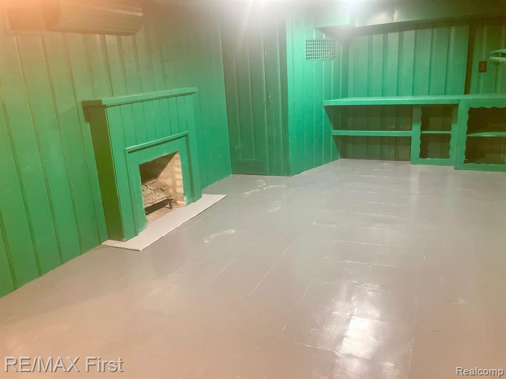 429 E KENILWORTH Avenue, Royal Oak, MI 48067 — Photo 15