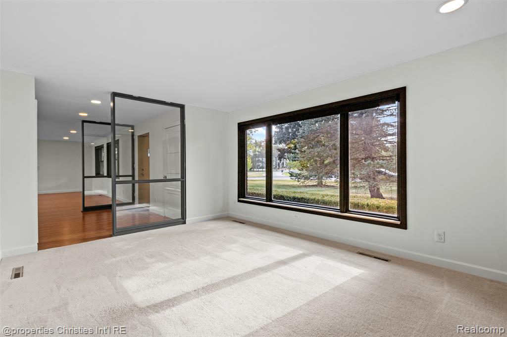 571 Yorkton Lane, Bloomfield Hills, MI 48304 — Photo 7