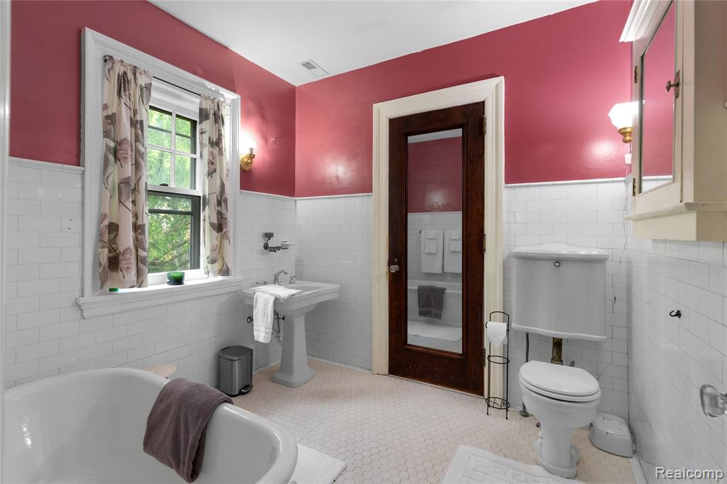 1450 Iroquois Street, Detroit, MI 48214 — Photo 34