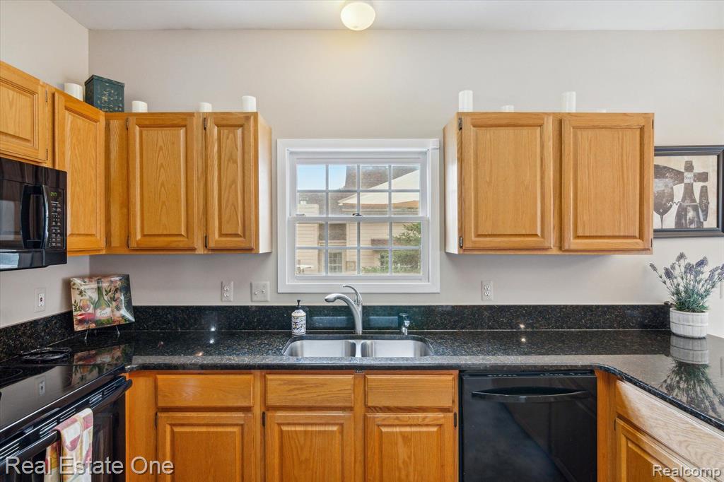 41694 KENILWORTH Lane, Novi, MI 48377 — Photo 9