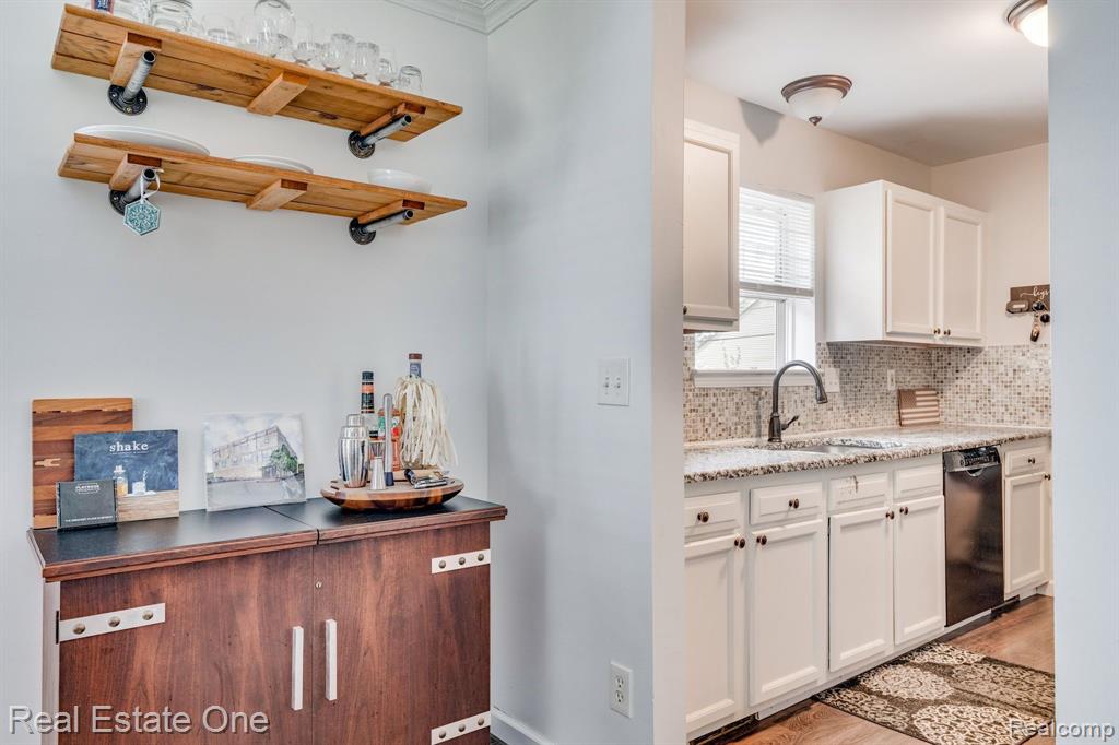 21063 WOODSIDE Avenue, Ferndale, MI 48220 — Photo 10