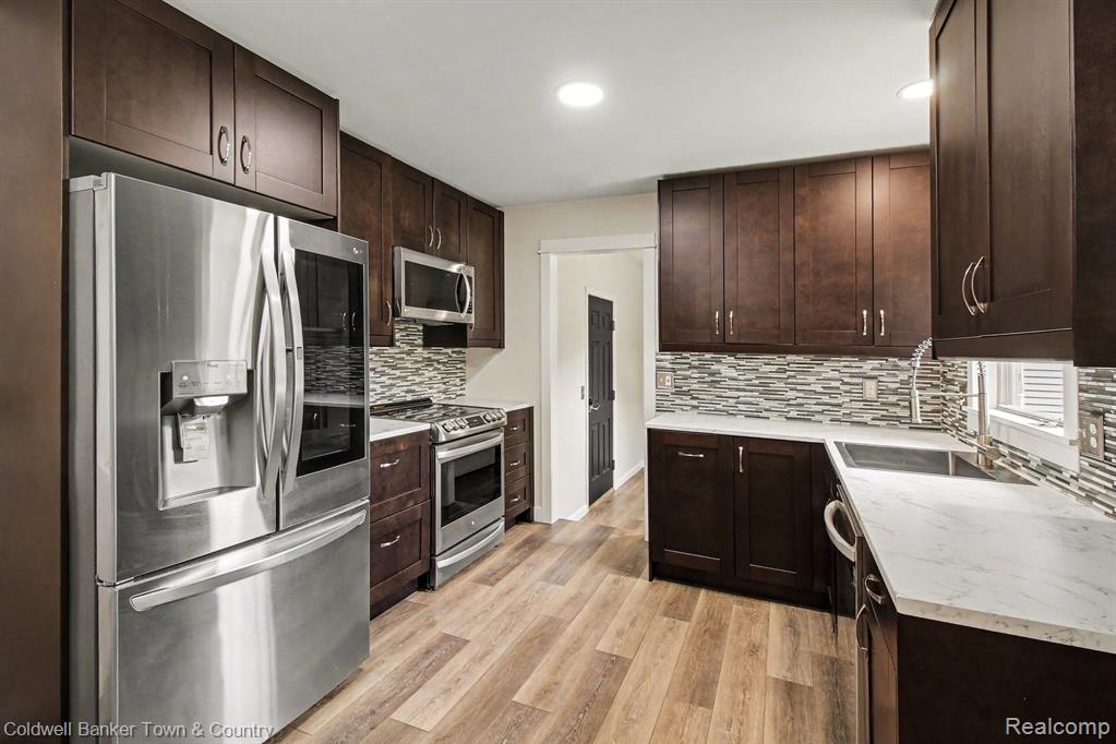 332 Triangle Lake Road, Howell, MI 48843 — Photo 4