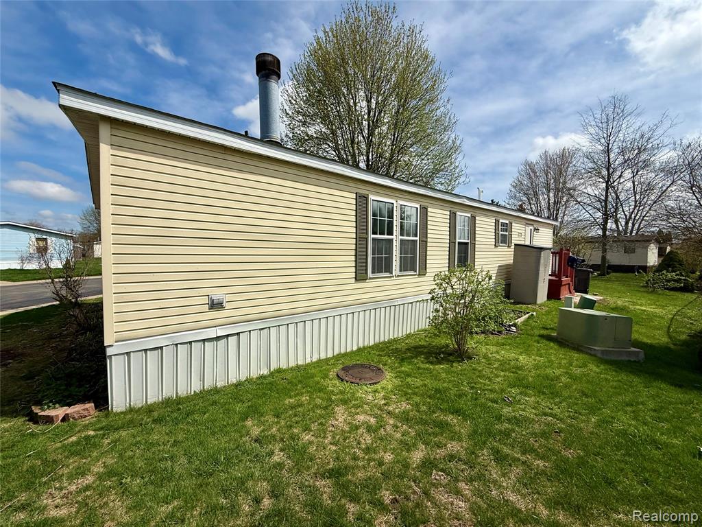 6988 Mckean, Ypsilanti, MI 48197 — Photo 17