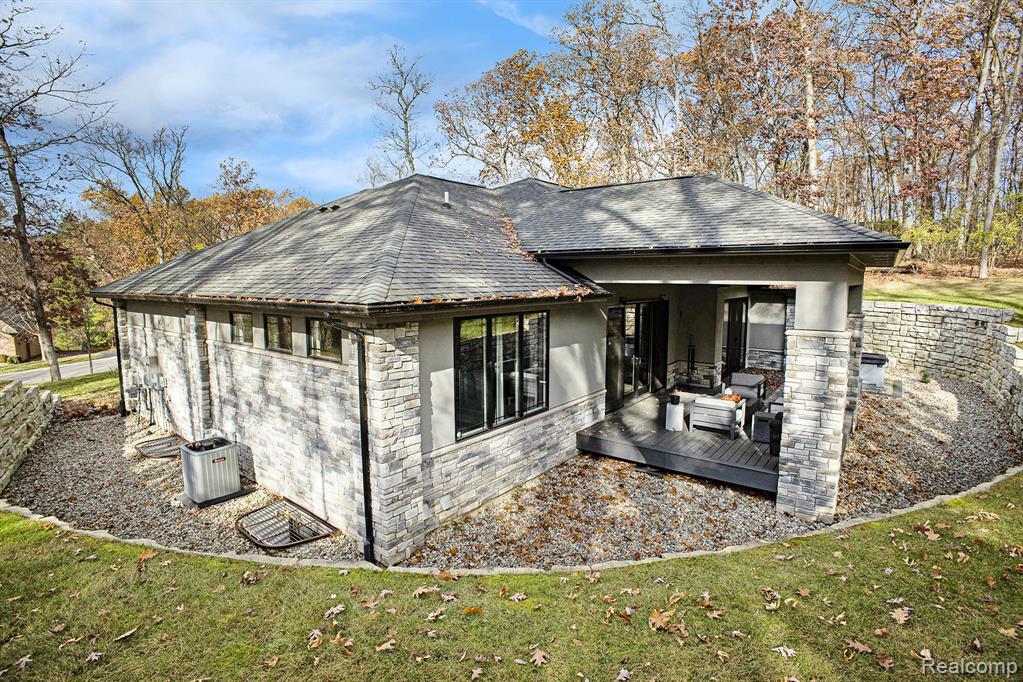 5888 Wyndam Lane, Brighton, MI 48116 — Photo 38