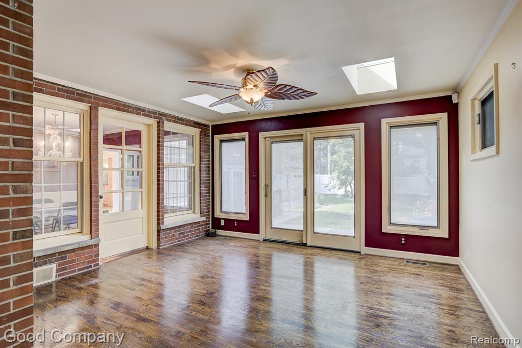 20 OXFORD Boulevard, Pleasant Ridge, MI — Photo 10