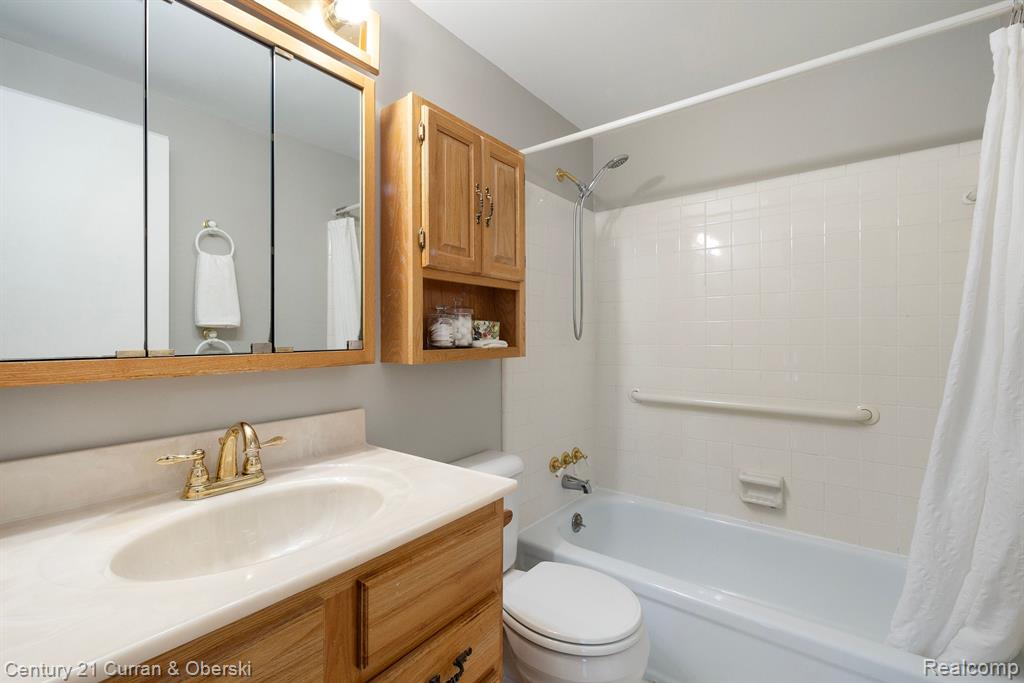 21216 E GLEN HAVEN Circle, 136, Northville, MI 48167 — Photo 17