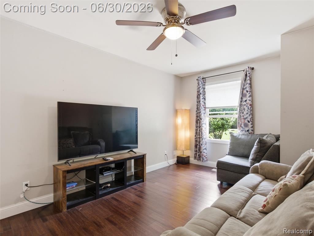 8241 Janis Street, Utica, MI 48317 — Photo 2