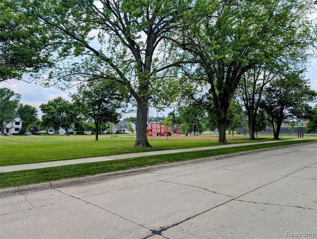 4302 Mandalay Avenue, Royal Oak, MI 48073 — Photo 30