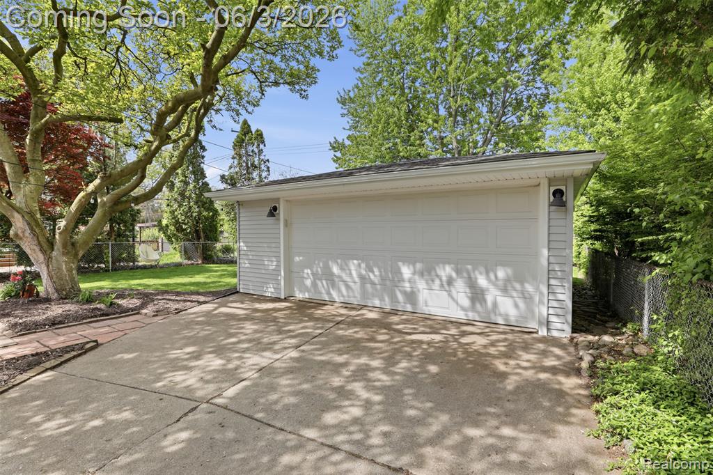 711 Symes Avenue, Royal Oak, MI 48067 — Photo 38