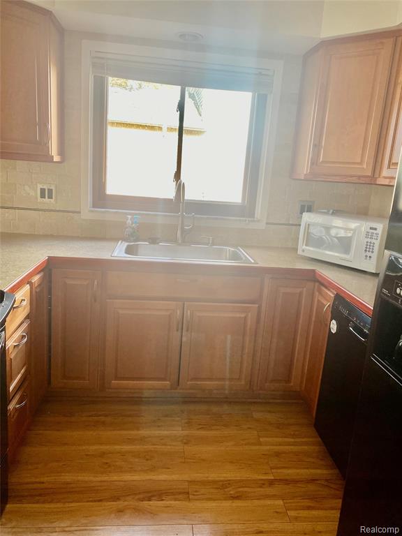 21664 Hall Road, Woodhaven, MI 48183 — Photo 12