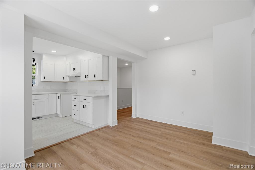 19320 Gaylord, Redford, MI 48240 — Photo 10