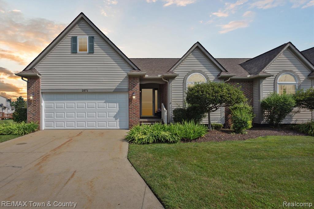 2571 ARALIA Drive, Howell, MI 48855 — Photo 2