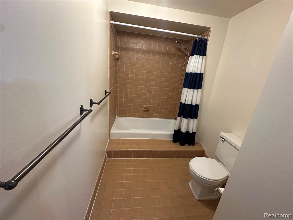 6473 Red Oak Drive, Troy, MI 48098 — Photo 33
