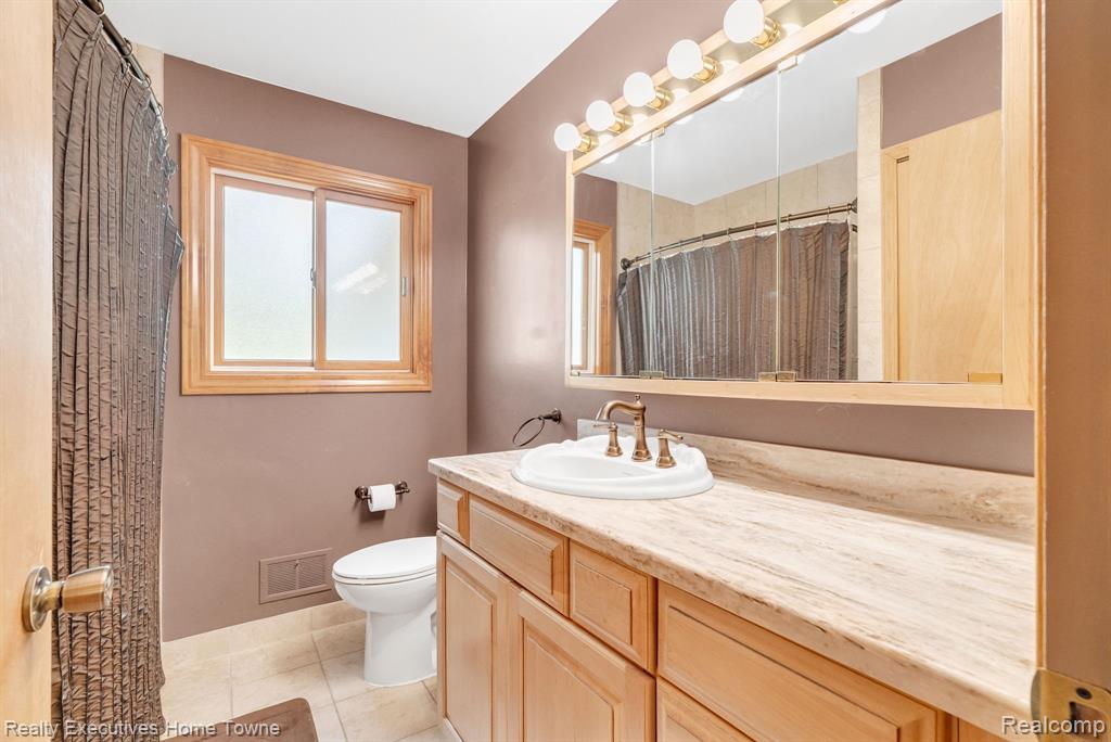 8540 Russell Street, Shelby Twp, MI 48317 — Photo 34