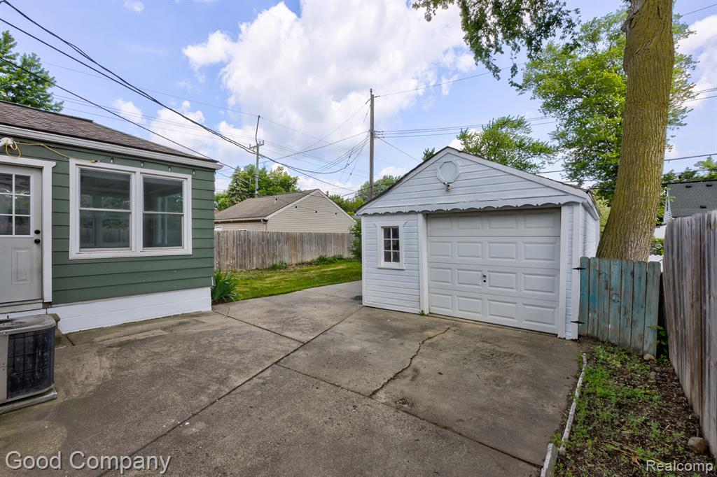 830 W HAZELHURST Street, Ferndale, MI 48220 — Photo 38