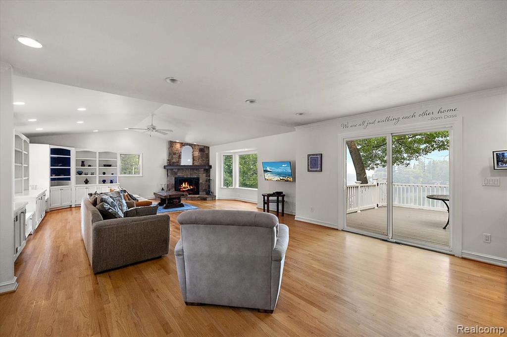 869 Central Drive, Lake Orion, MI 48362 — Photo 15