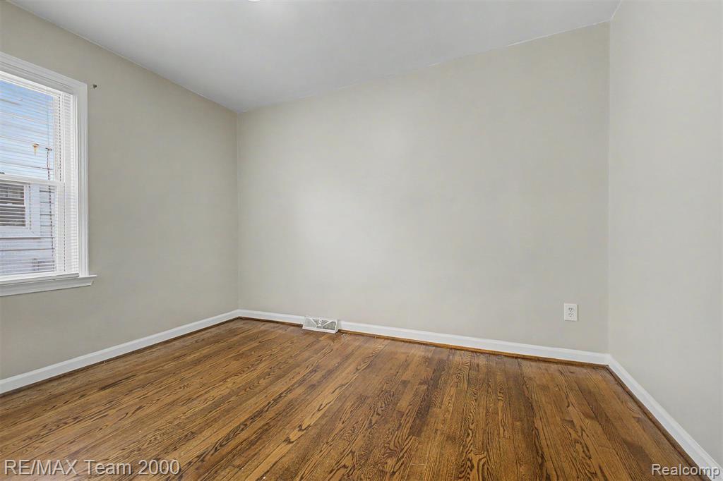 5635 Westpoint Street, Dearborn Heights, MI 48125 — Photo 23