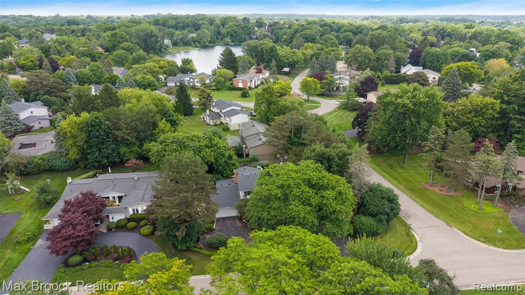 4525 Valleyview Drive, West Bloomfield, MI 48323 — Photo 37