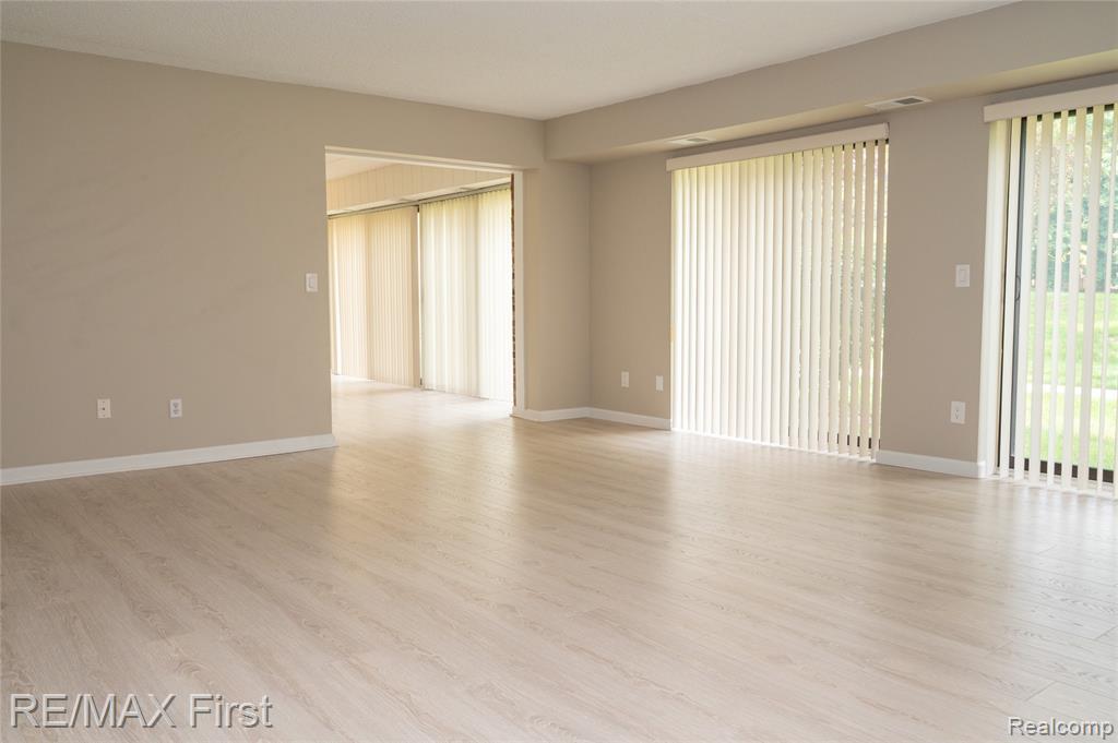 17865 University Park Drive, Livonia, MI 48152 — Photo 24