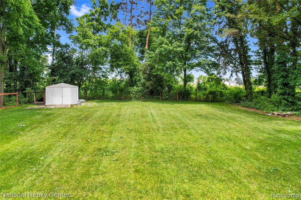 61900 Richfield Street, South Lyon, MI 48178 — Photo 9