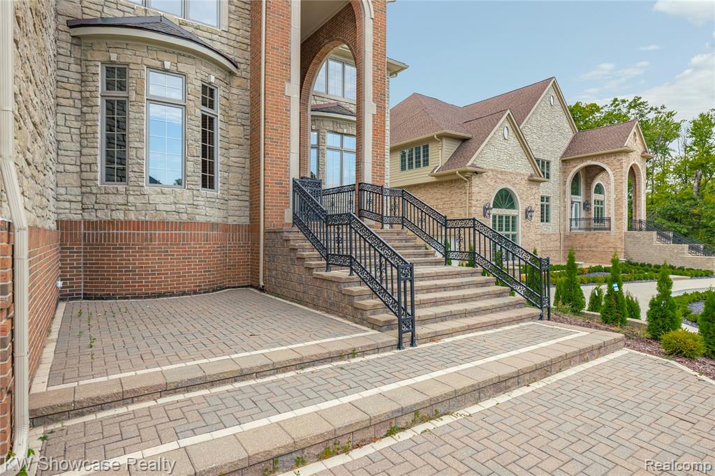 5512 Essex Court, West Bloomfield, MI — Photo 7