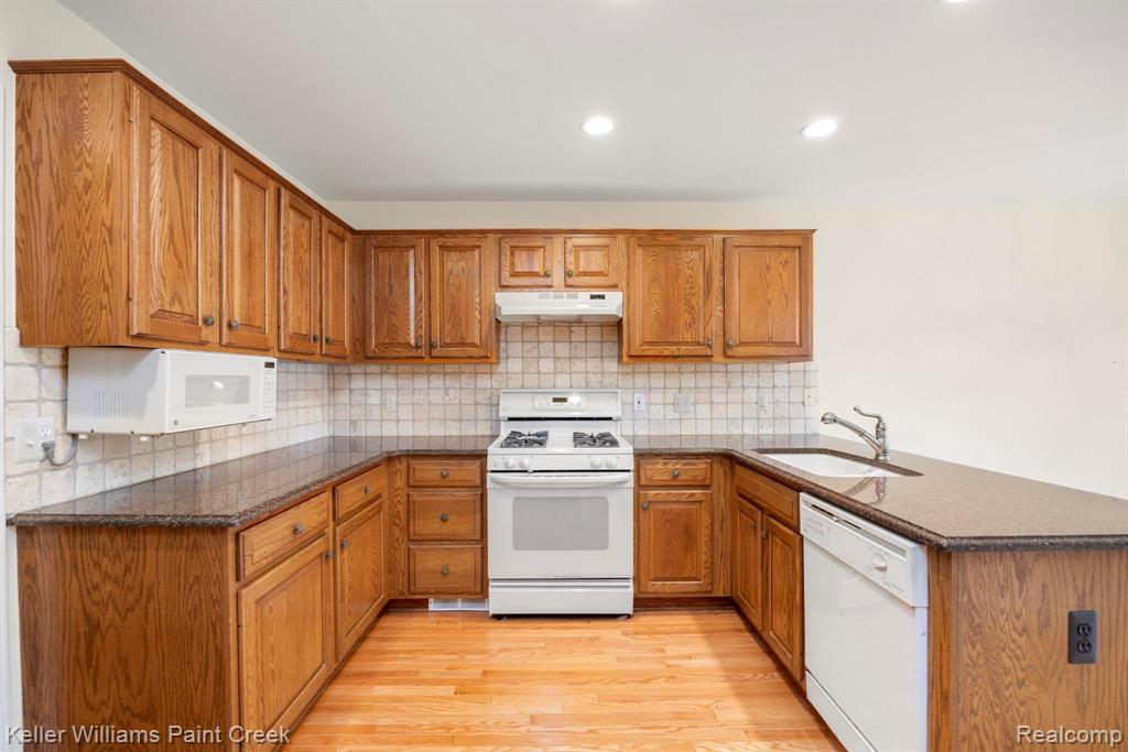 54710 Bellingham Drive, Utica, MI 48316 — Photo 18