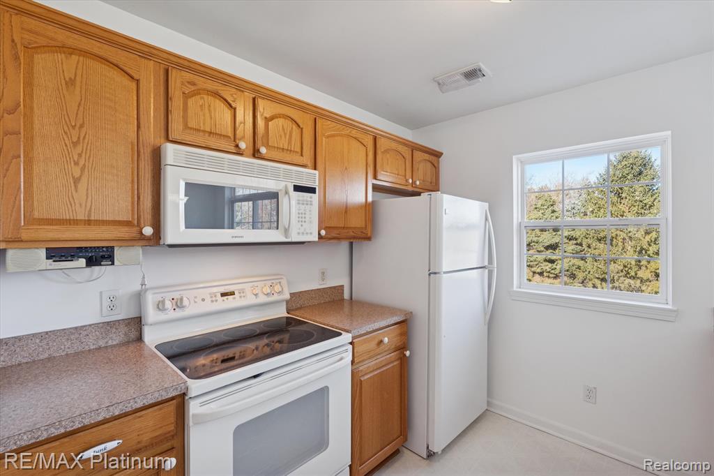 742 Olde English Circle, Howell, MI 48855 — Photo 12