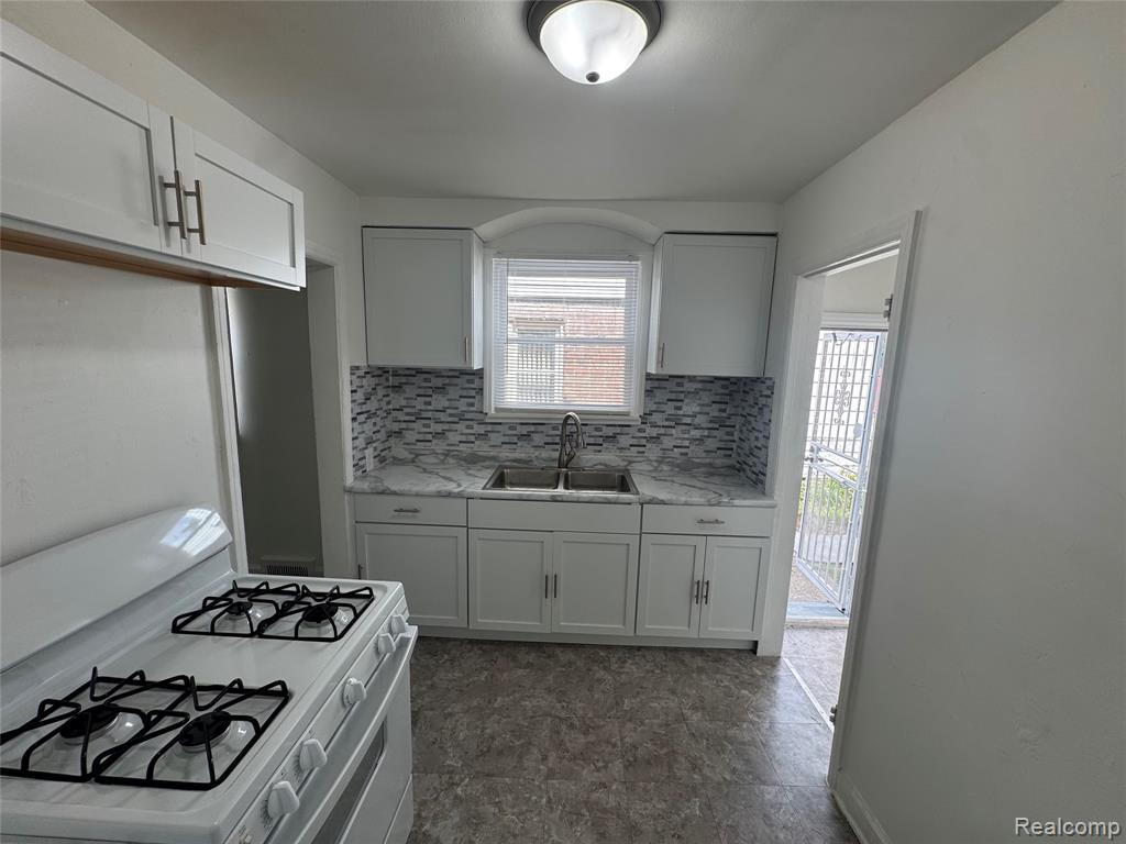 16854 Lesure Street, Detroit, MI 48235 — Photo 8